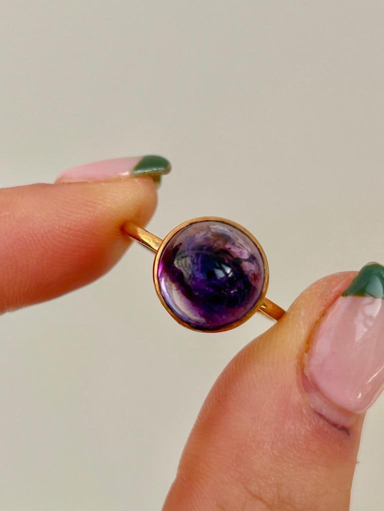 9ct Gold Cabochon Amethyst Ring: 9ct Gold Cabochon Amethyst Ring gorgeous cabochon amethyst stone Ring size Q head of ring 11mm x 11mm weight 2.63g materials: 9ct gold & amethyst 