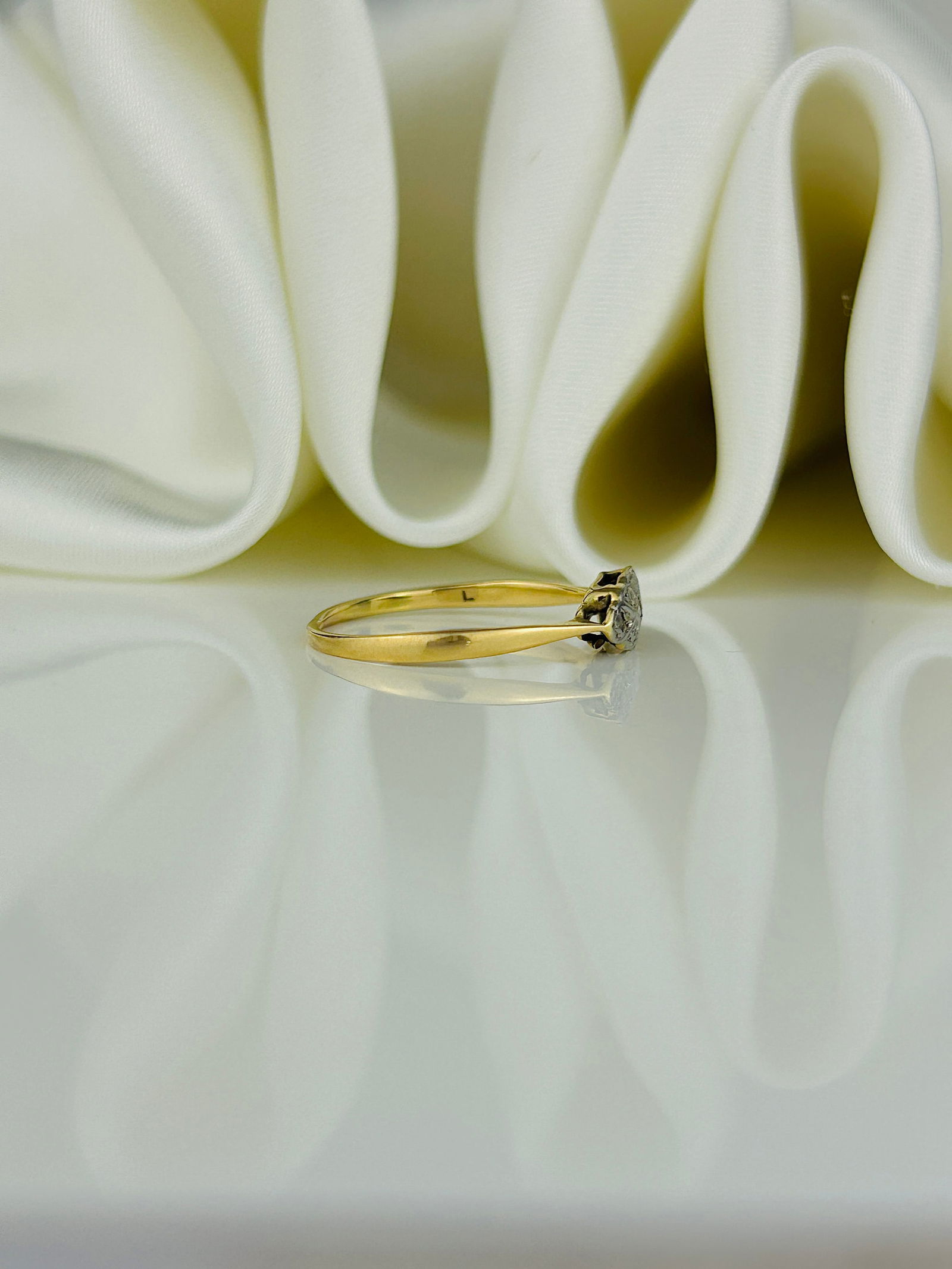 Antique 18ct Gold and Platinum Diamond 3 Stone Ring - 2