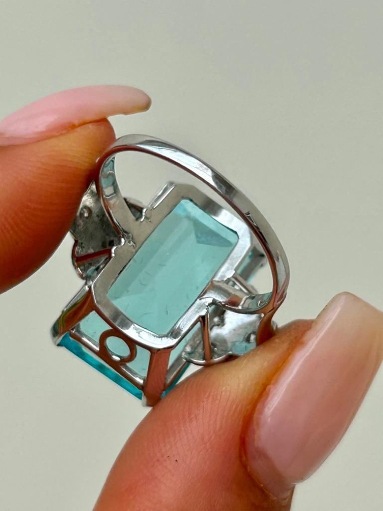 Large Cocktail Ring in White Gold - 6