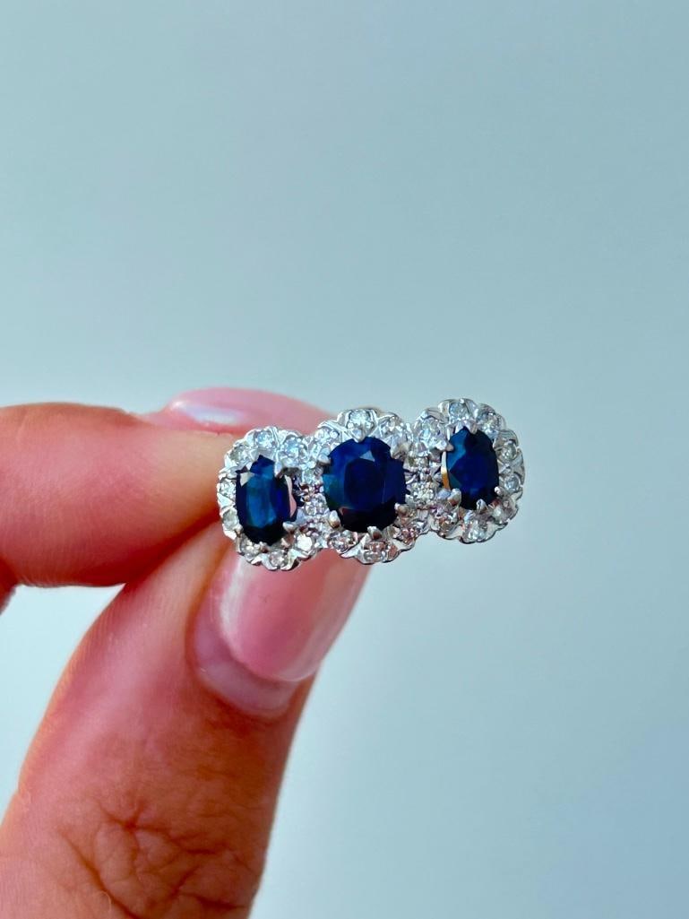 Chunky 18ct yellow gold sapphire and diamond triple cluster ring - 5