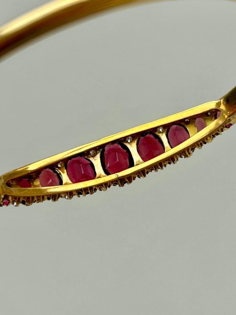 Antique Boxed 18ct Gold Tourmaline and Diamond Bangle - 9