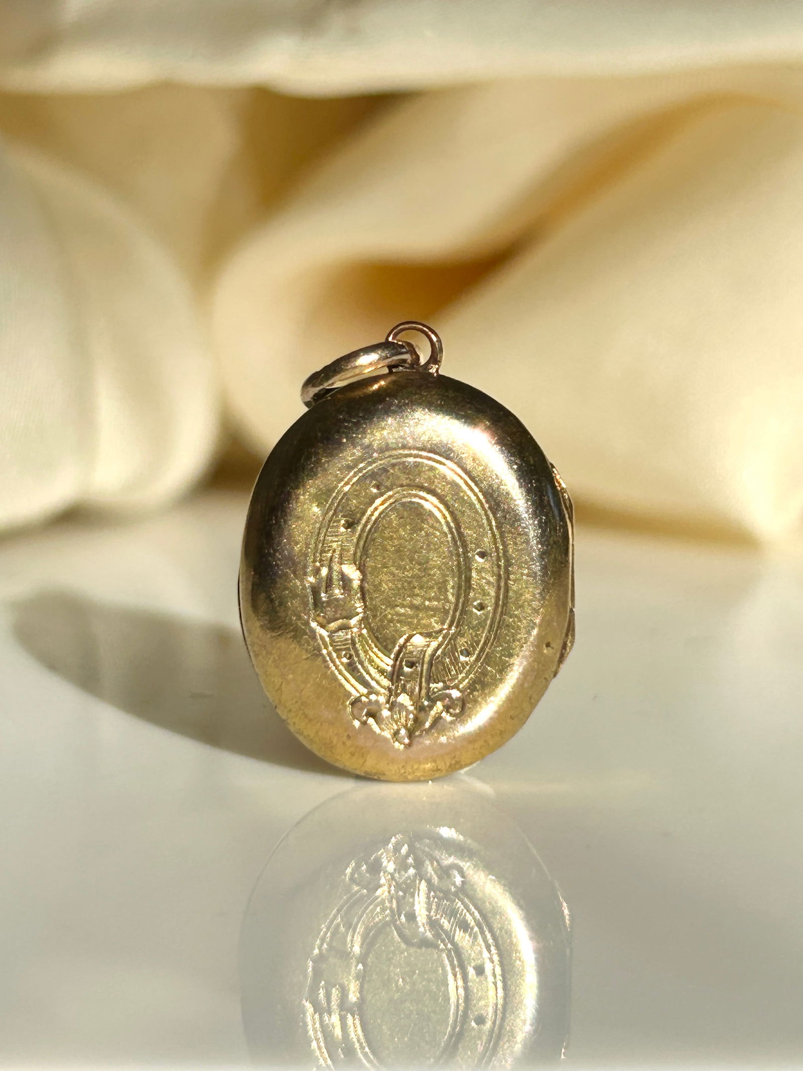 Sweet Antique 9ct gold blue enamel locket pendant - 5