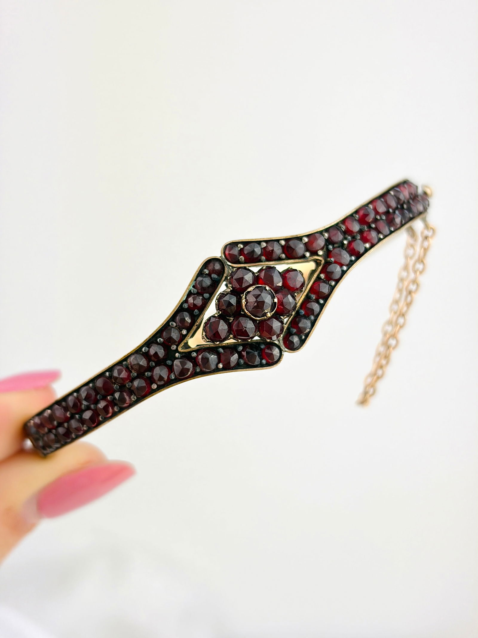 ANTIQUE VICTORIAN BOHEMIAN GARNET BANGLE BRACELET (1 of 8)