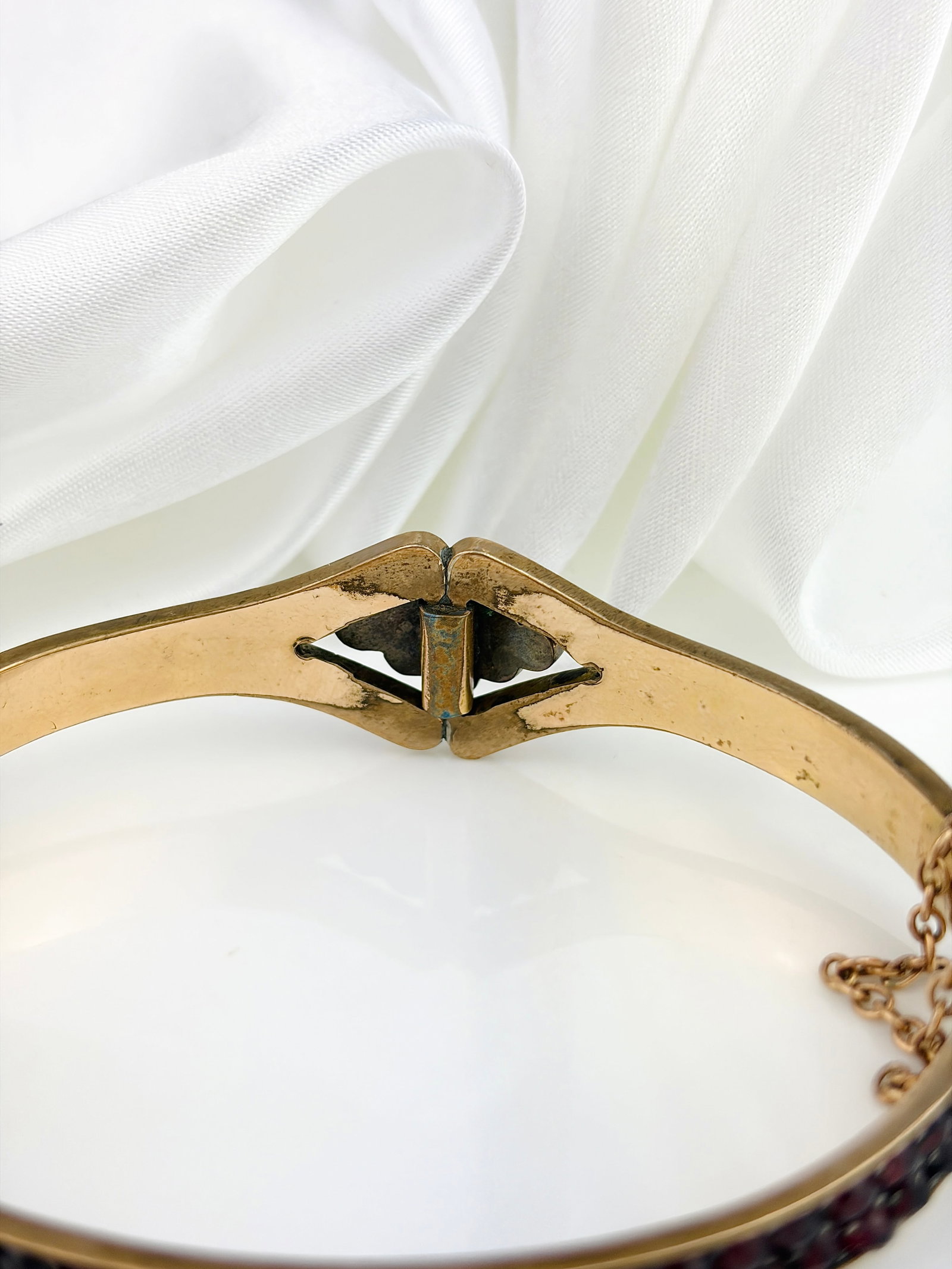 ANTIQUE VICTORIAN BOHEMIAN GARNET BANGLE BRACELET - 3