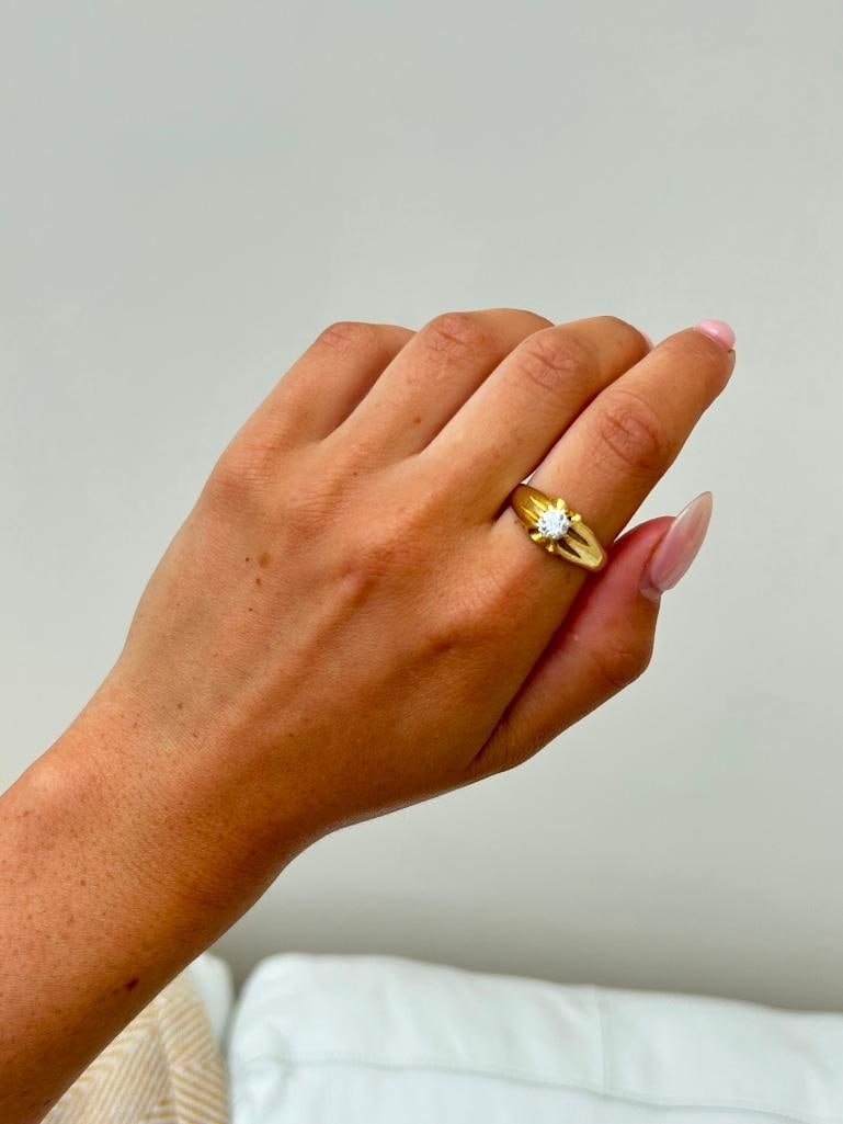 Chunky antique 18ct yellow gold 65point diamond buttercup ring - 2