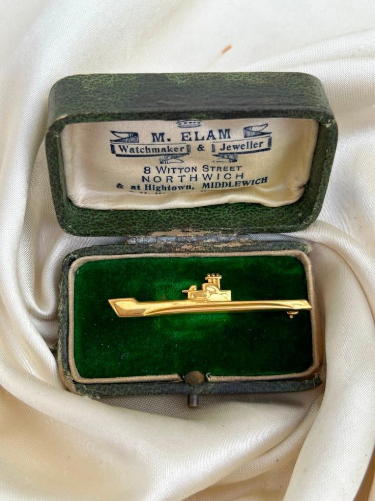 Antique Boxed Gold Submarine ww1 Brooch: Antique Boxed Gold Submarine ww1 Brooch amazing brooch length 48mm width 9mm weight 3.90g hallmarked 375