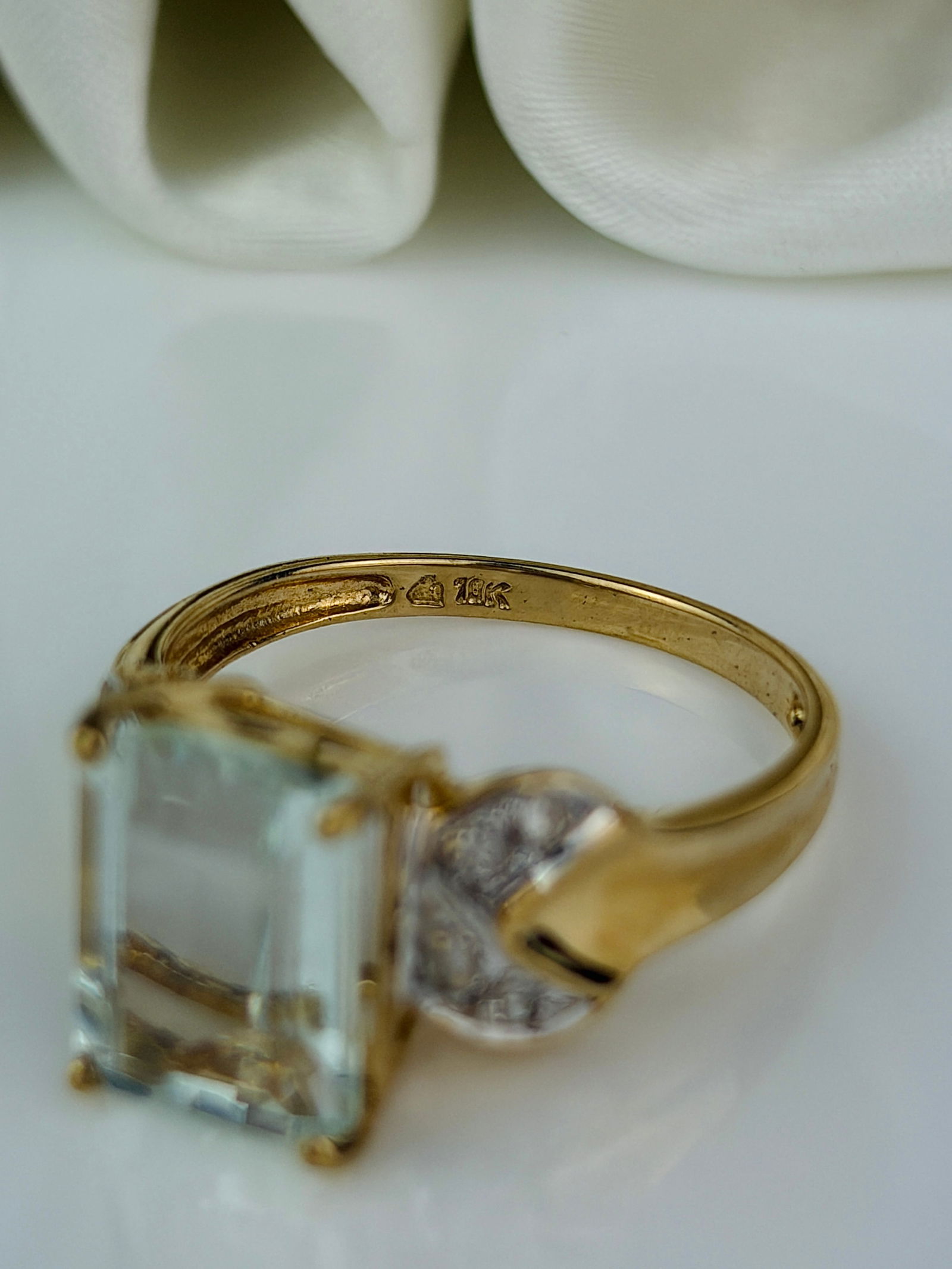 18ct yellow gold aquamarine and diamond ring - 4