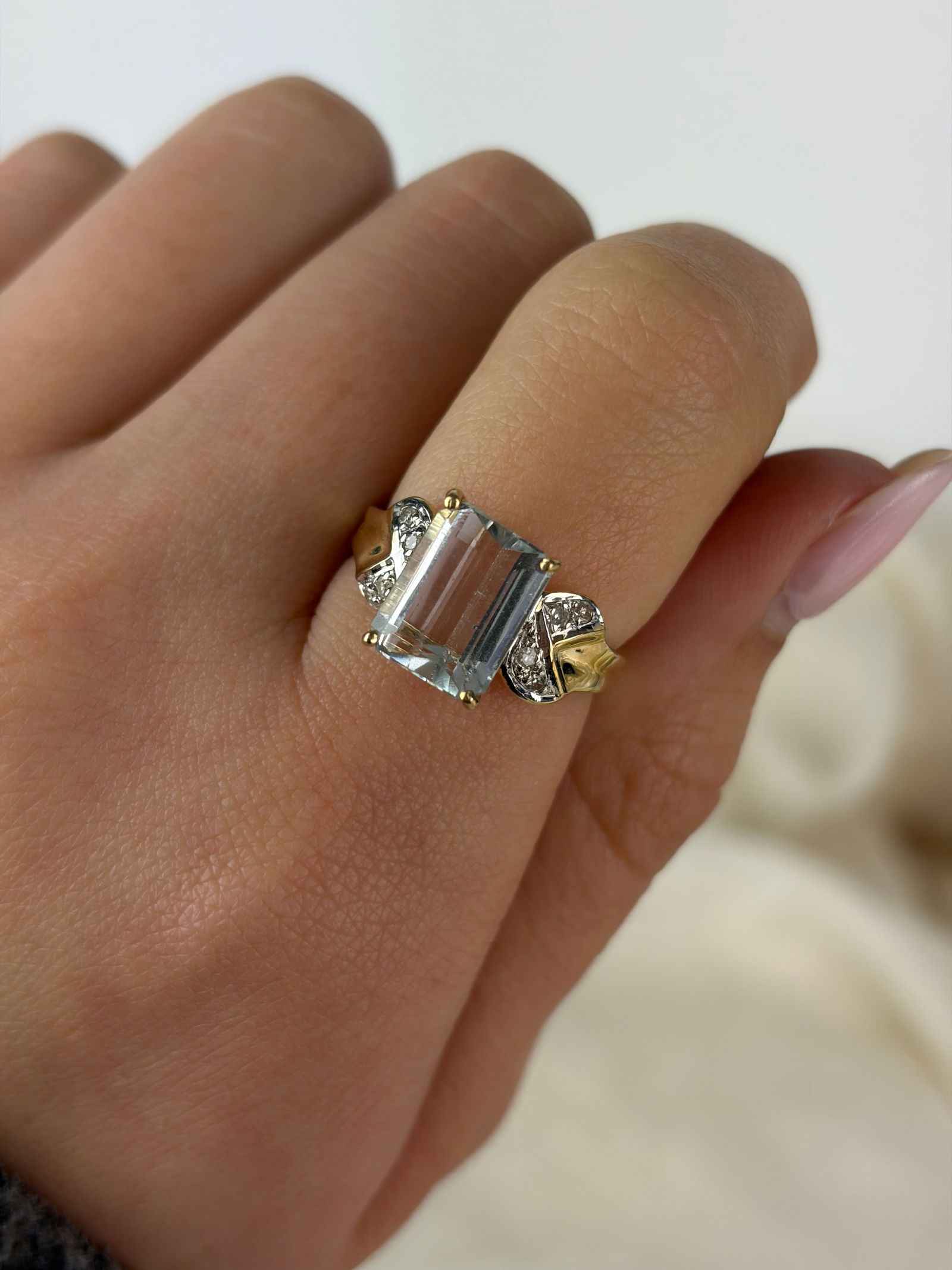 18ct yellow gold aquamarine and diamond ring - 8