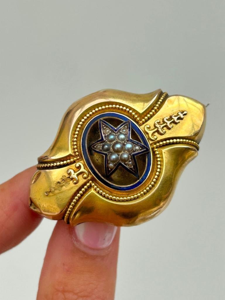 Heavy 15ct yellow gold enamel and pearl star brooch with locket back - 12
