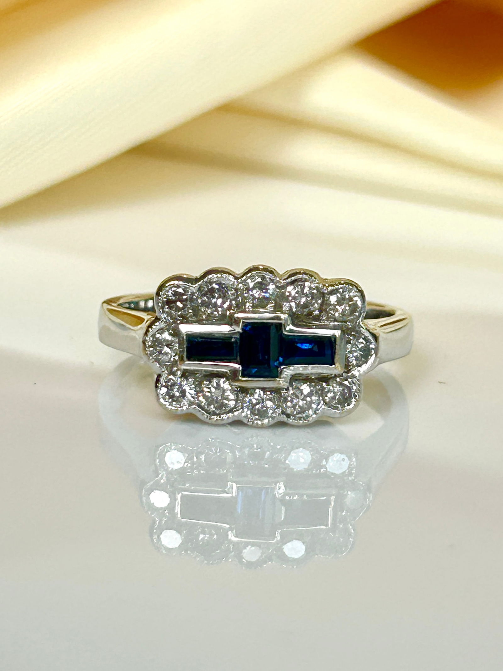 chunky 18ct white gold sapphire and diamond ring: chunky 18ct white gold sapphire and diamond ring hallmarks for 18ct white gold weight 4.37 g ring size uk M / usa L office TCZ 