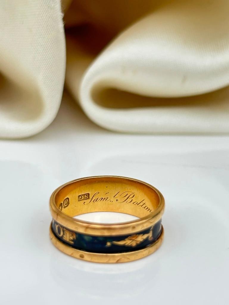 Wide Antique 18ct Yellow Gold Black Enamel Mourning Band Ring in Antique Box - 11