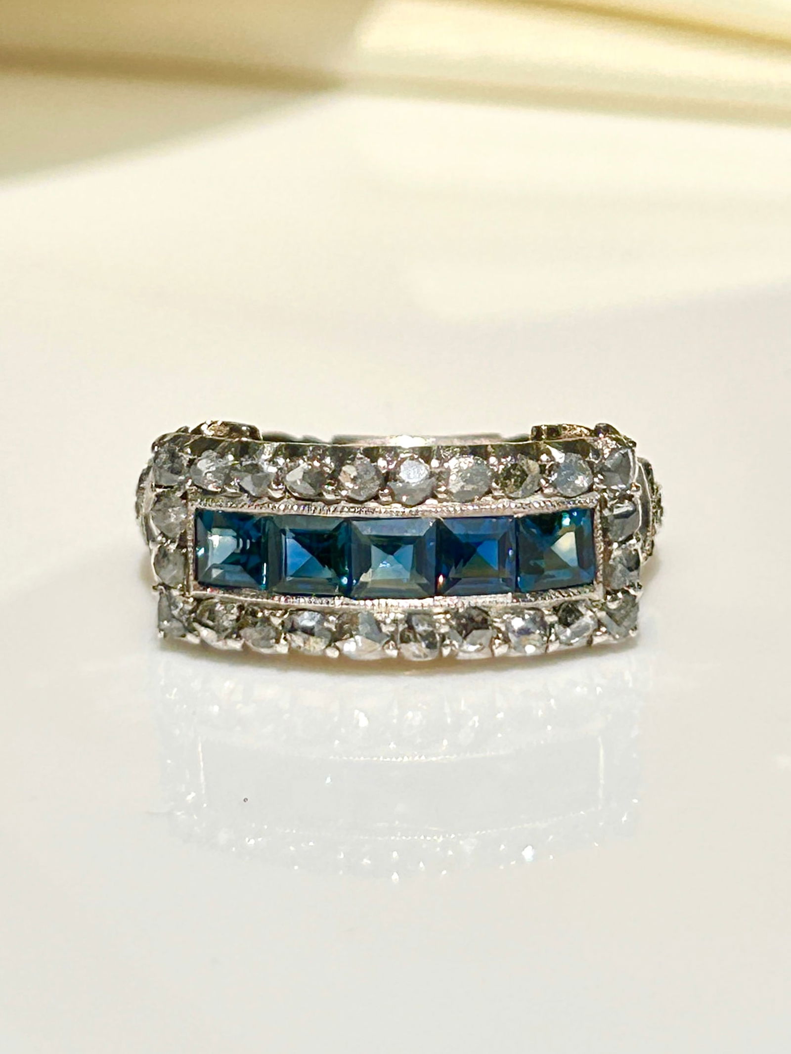 Outstanding chunky sapphire and diamond panel ring in yellow gold - 3