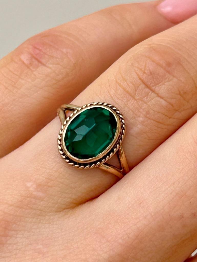 Sweet Vintage 9ct Gold Ring - 2