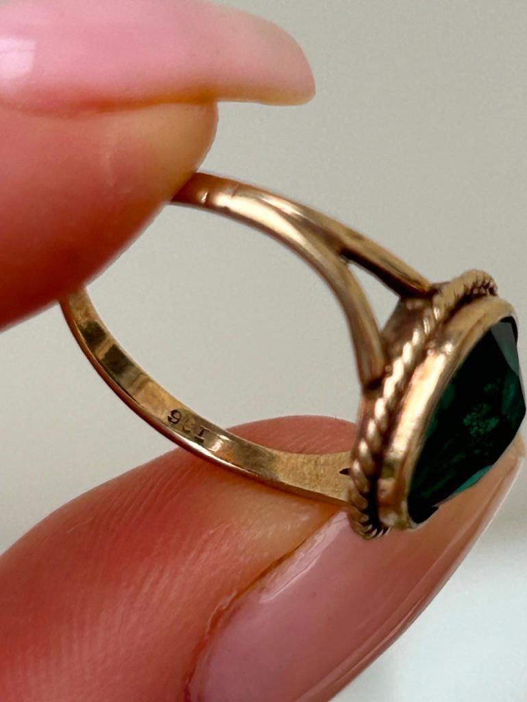 Sweet Vintage 9ct Gold Ring - 7