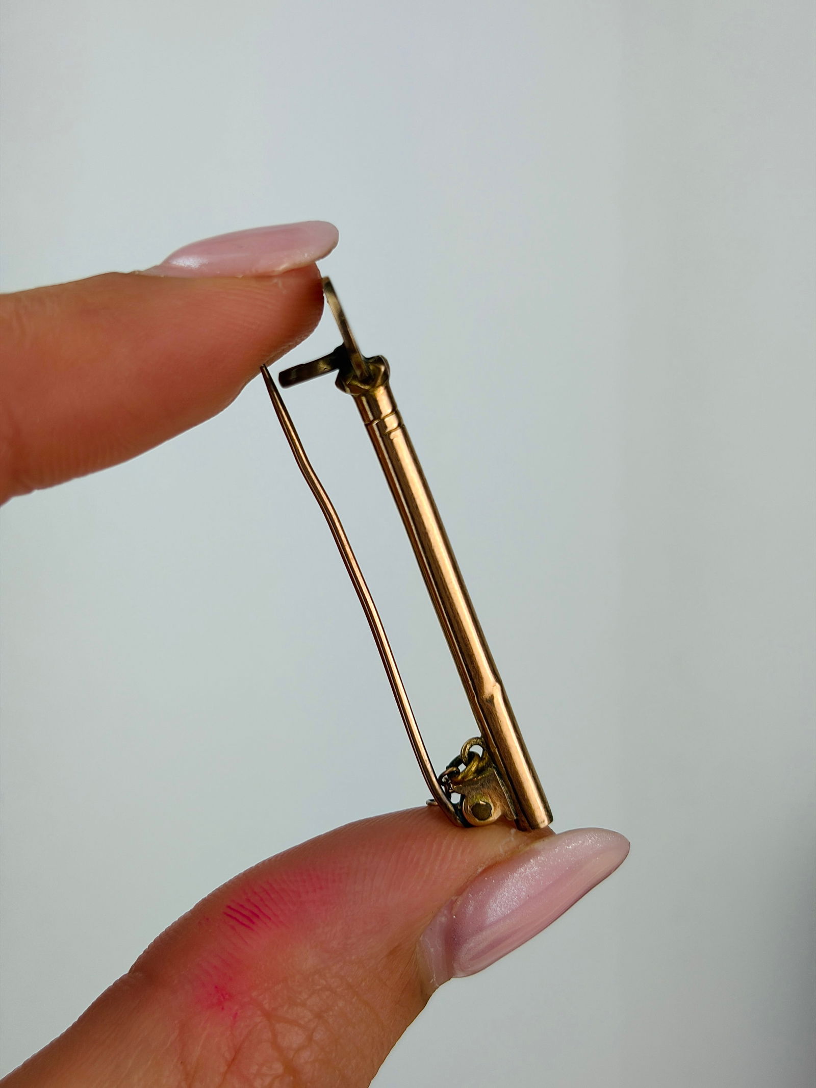 vintage 9ct yellow gold key brooch - 2