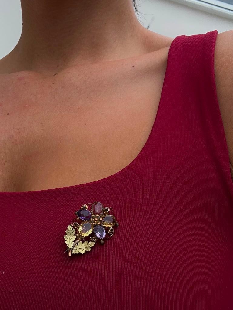 Georgian Era Large Citrine and Amethyst Flower Brooch in Gold - 2