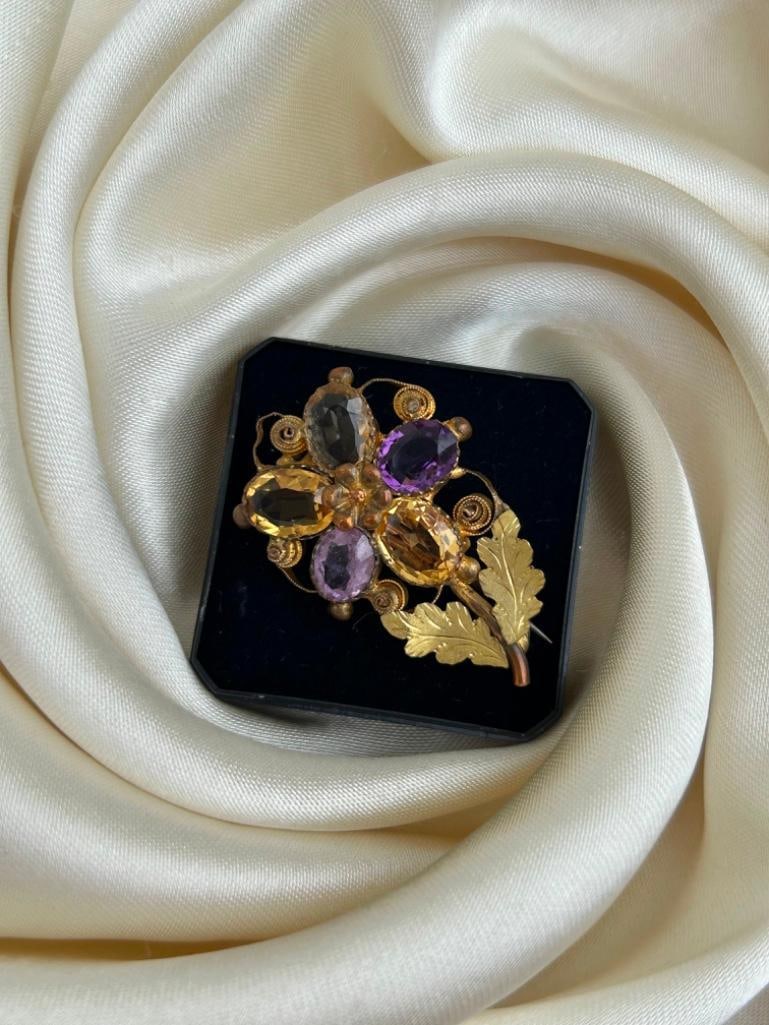 Georgian Era Large Citrine and Amethyst Flower Brooch in Gold - 3