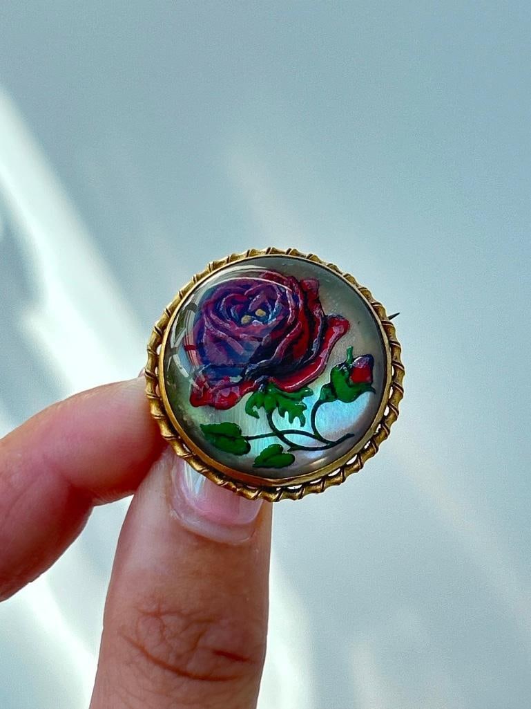 Antique 22ct yellow gold rose Essex crystal brooch: Antique 22ct yellow gold rose Essex crystal brooch The prettiest rose crystal brooch measurements size 30mm x 30mm weight 14.80g materials 22ct yellow gold and crystal&