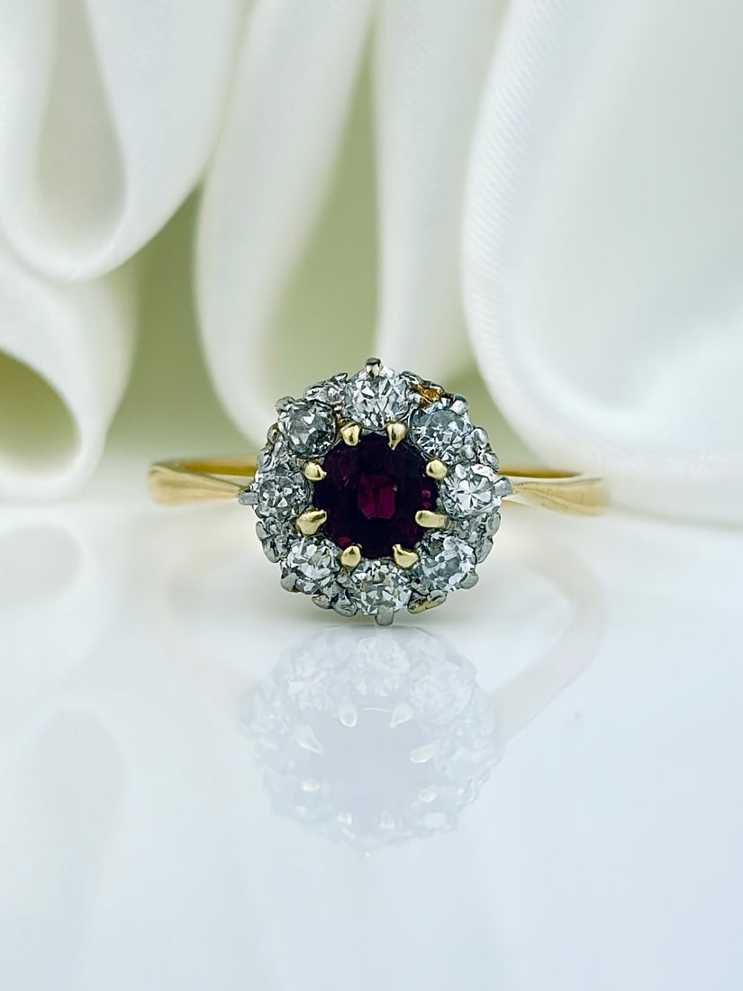 ANTIQUE 18CT GOLD RUBY AND DIAMOND CLUSTER RING (1 of 9)