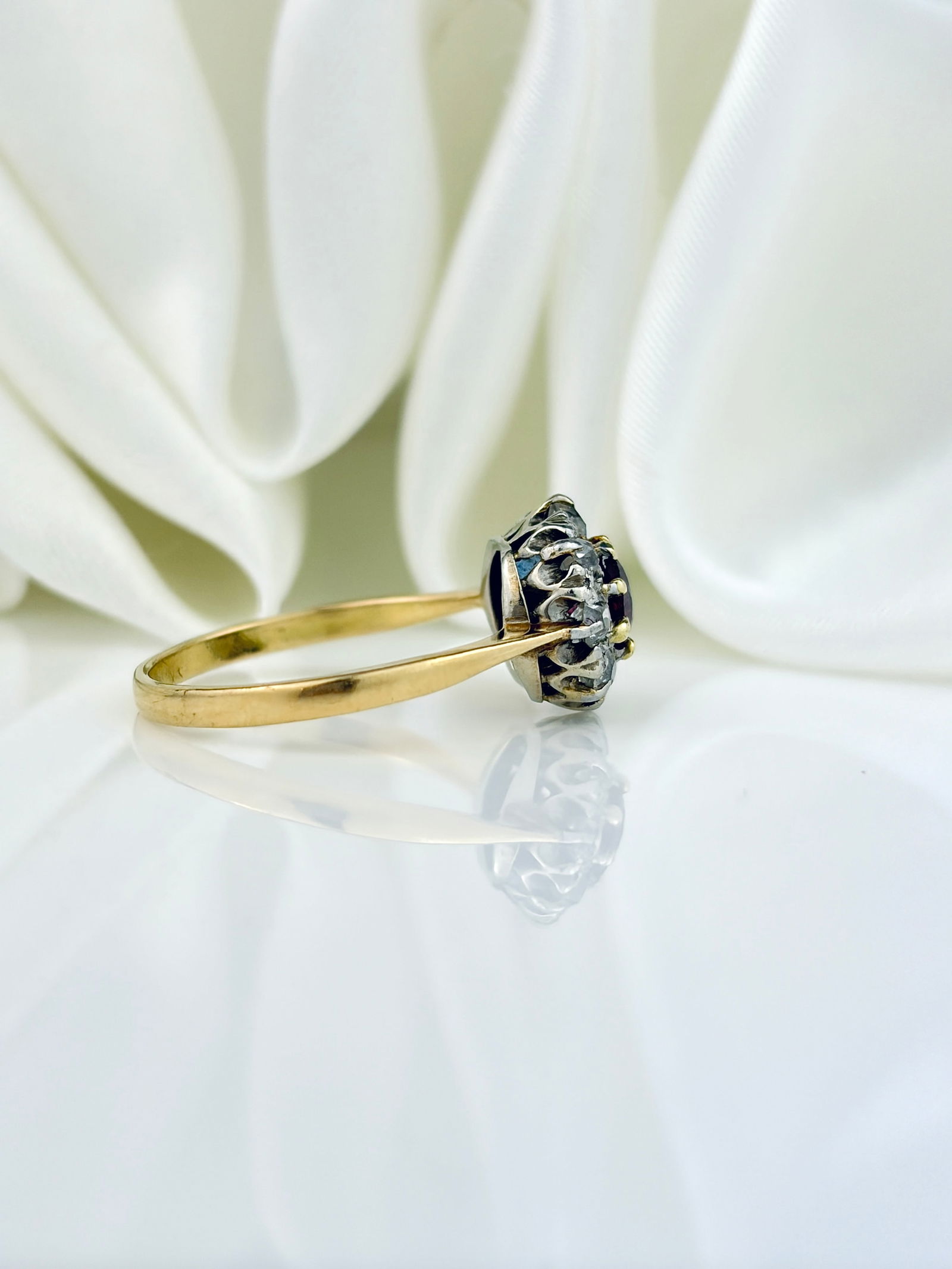 ANTIQUE 18CT GOLD RUBY AND DIAMOND CLUSTER RING - 2