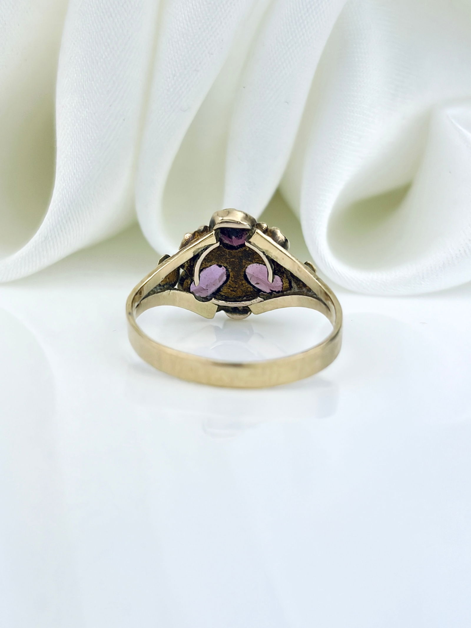 ANTIQUE VICTORIAN GOLD AMETHYST AND PEARL CLUSTER RING - 3