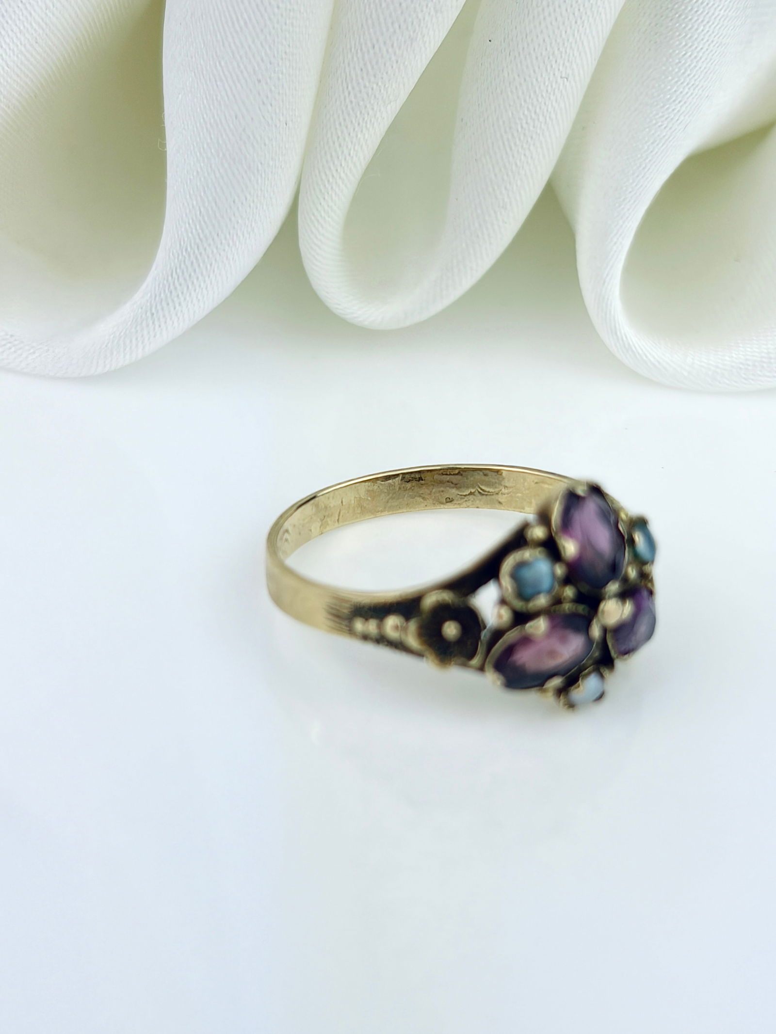 ANTIQUE VICTORIAN GOLD AMETHYST AND PEARL CLUSTER RING - 4