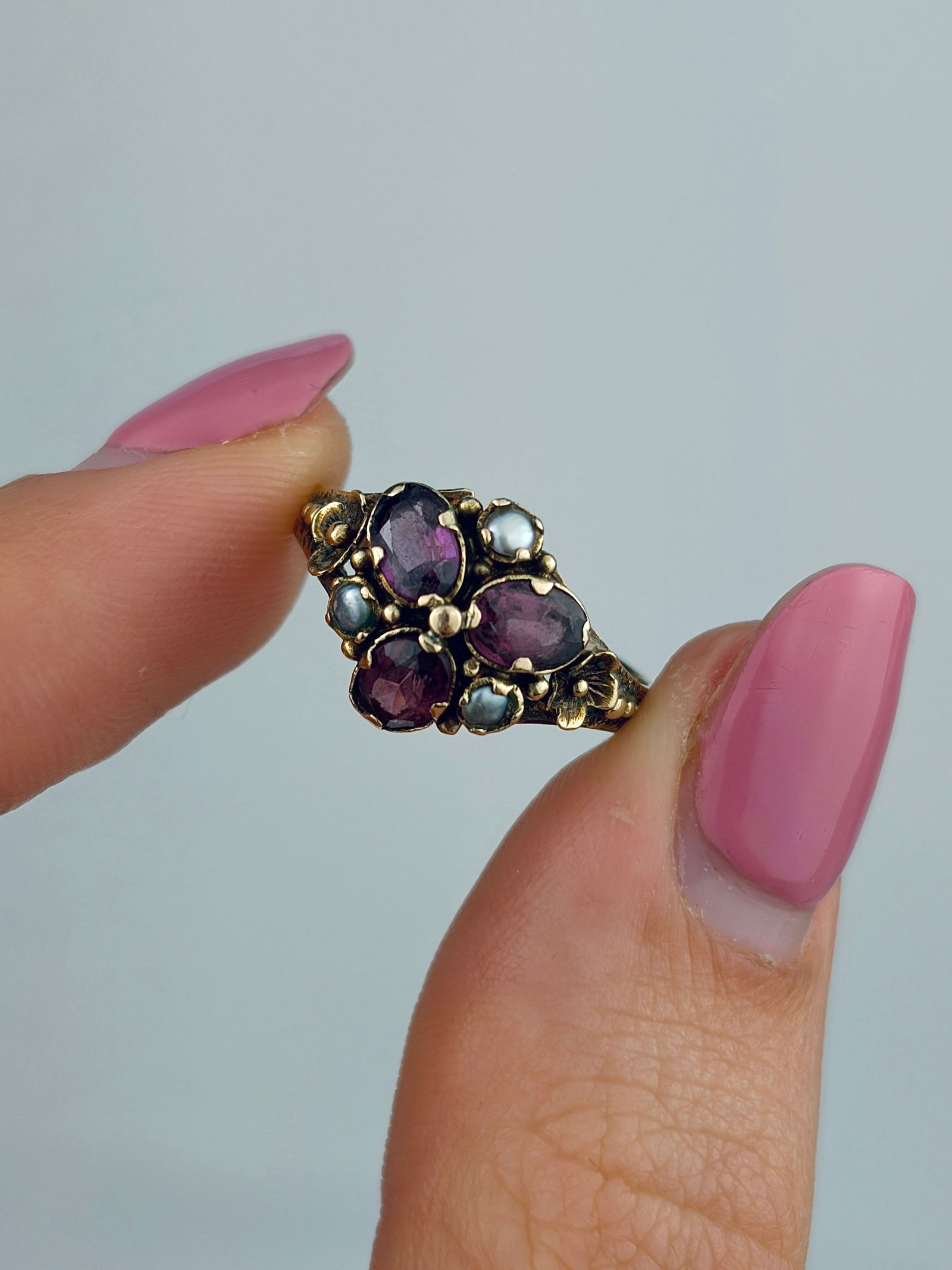 ANTIQUE VICTORIAN GOLD AMETHYST AND PEARL CLUSTER RING - 5