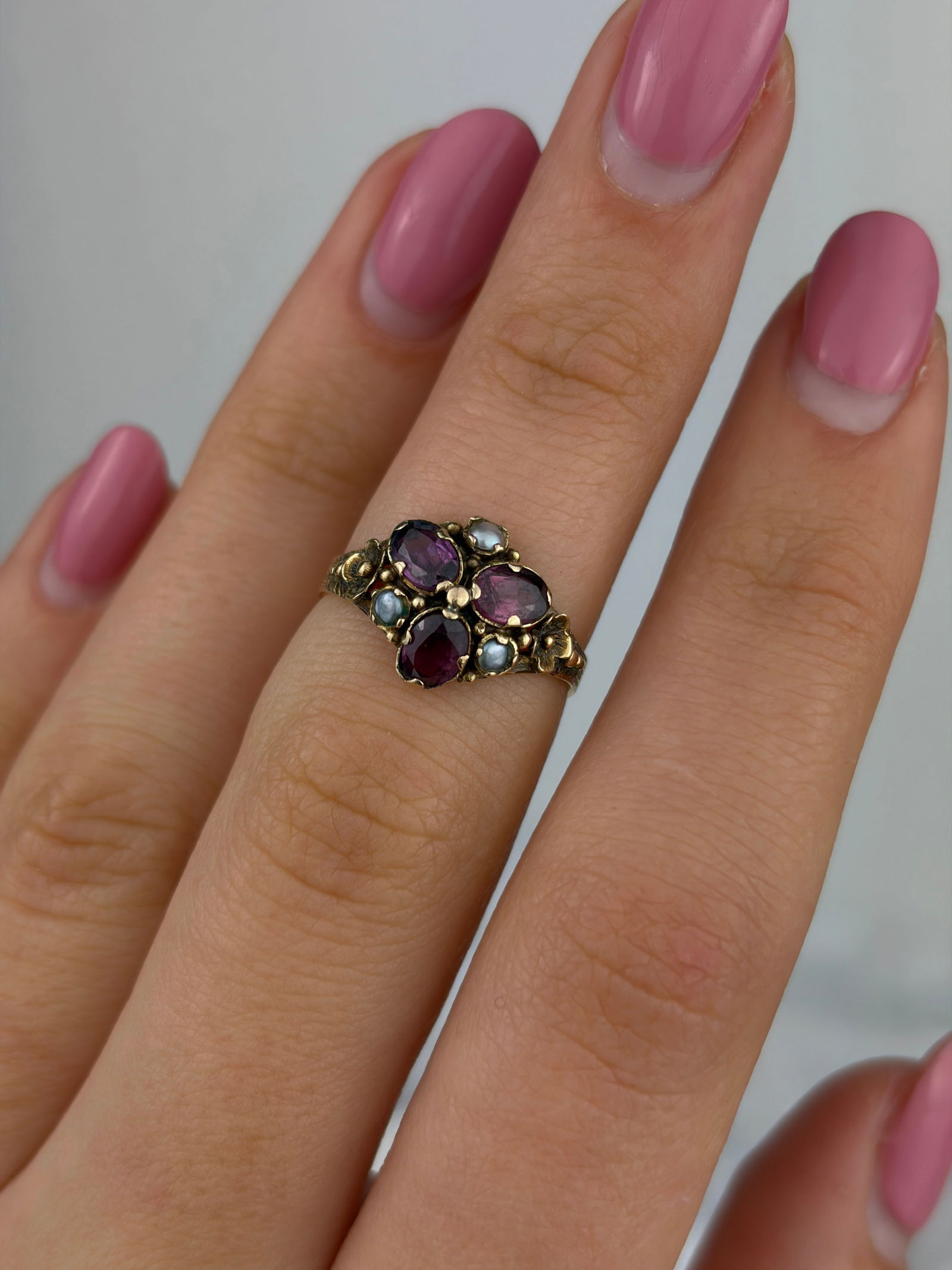 ANTIQUE VICTORIAN GOLD AMETHYST AND PEARL CLUSTER RING - 8