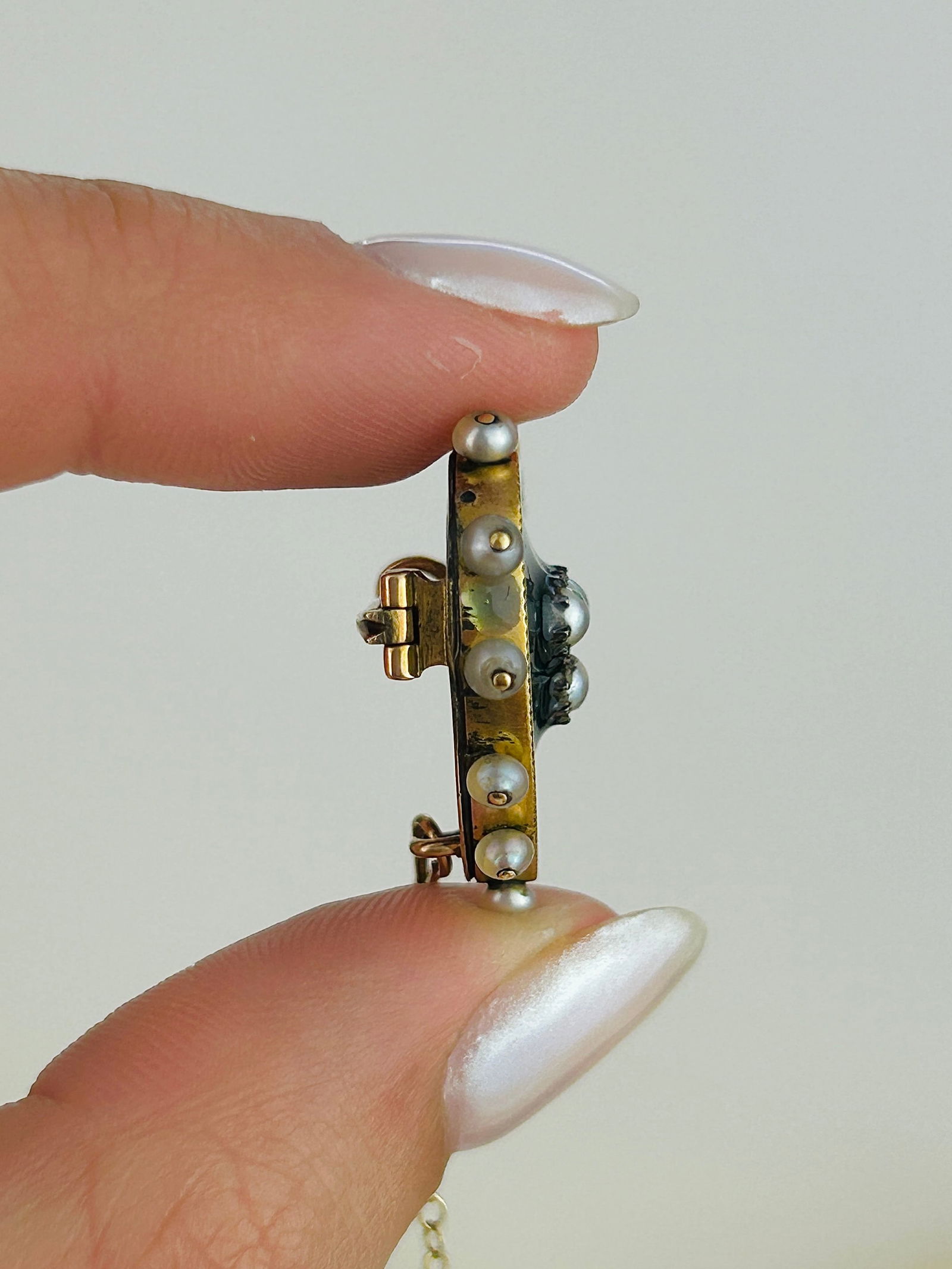 Edwardian Green and White Enamel and Pearl Heart Locket Back Brooch - 2