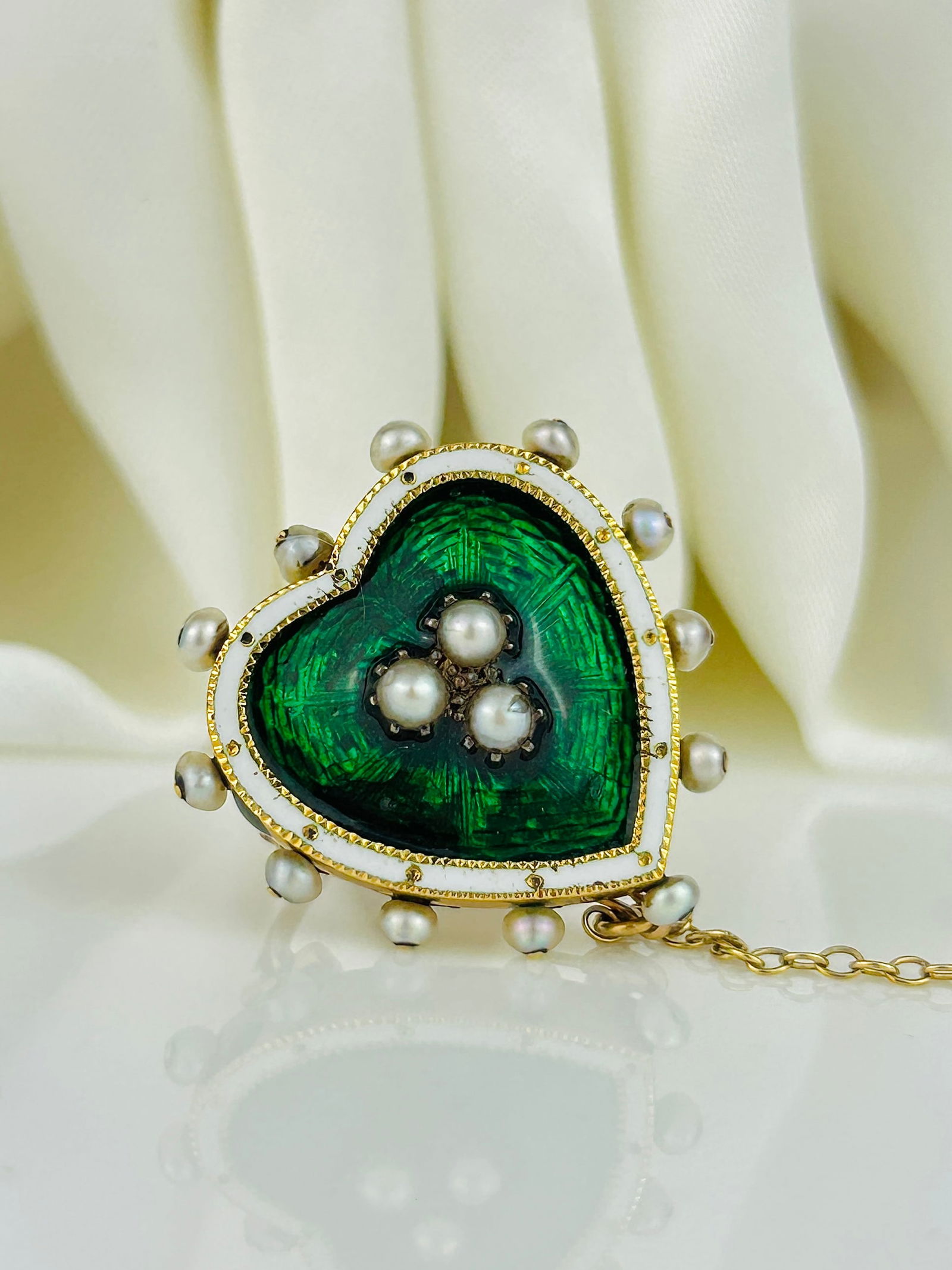 Edwardian Green and White Enamel and Pearl Heart Locket Back Brooch - 4