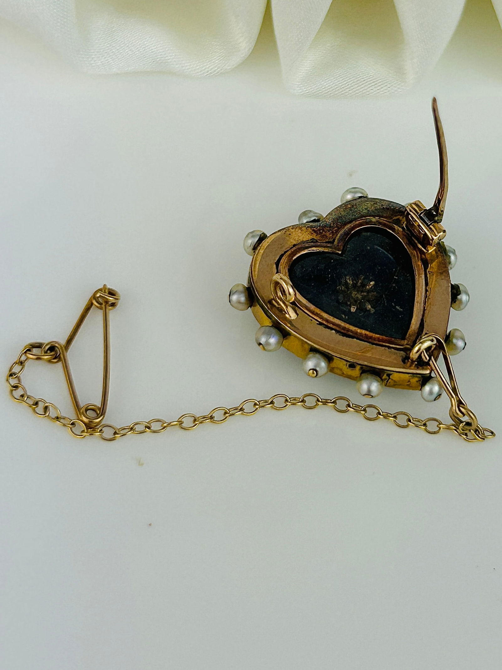 Edwardian Green and White Enamel and Pearl Heart Locket Back Brooch - 6