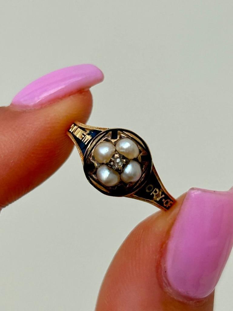 Antique 18ct Gold Black Enamel Pearl and Diamond Flower Mourning Ring: Antique 18ct Gold Black Enamel Pearl and Diamond Flower Mourning Ring the most charming ring, truly wonderful measurements size UK O US 71/2 head of ring 9mm x 9mm weight 2