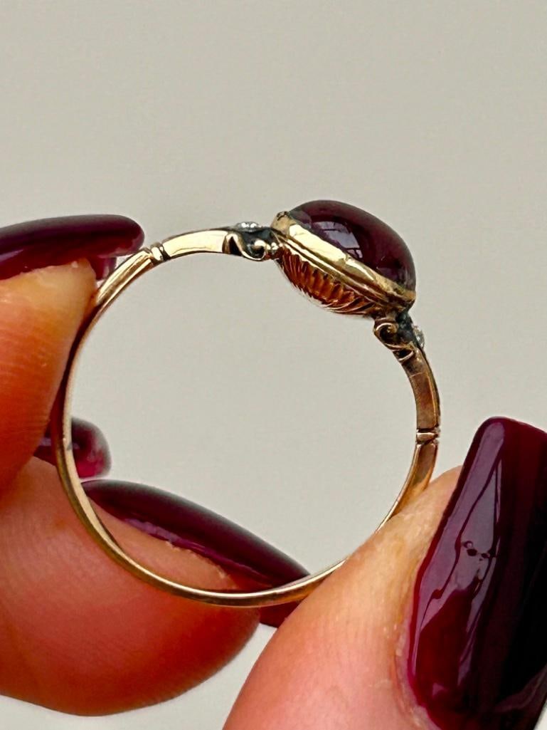 Georgian Cabochon Garnet and Diamond Ring in Gold - 4