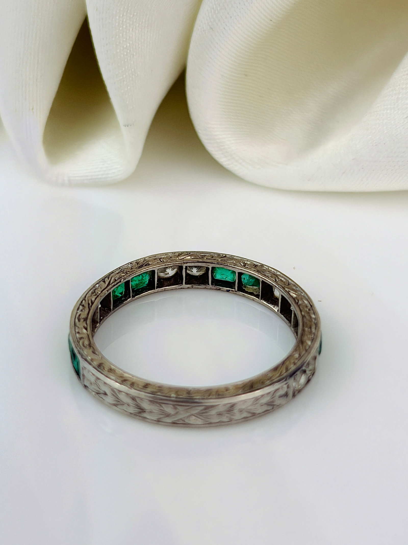 wonderful 18ct white gold emerald and diamond eternity band style ring - 3