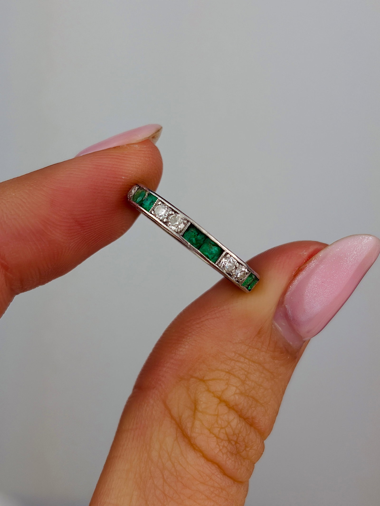 wonderful 18ct white gold emerald and diamond eternity band style ring - 5