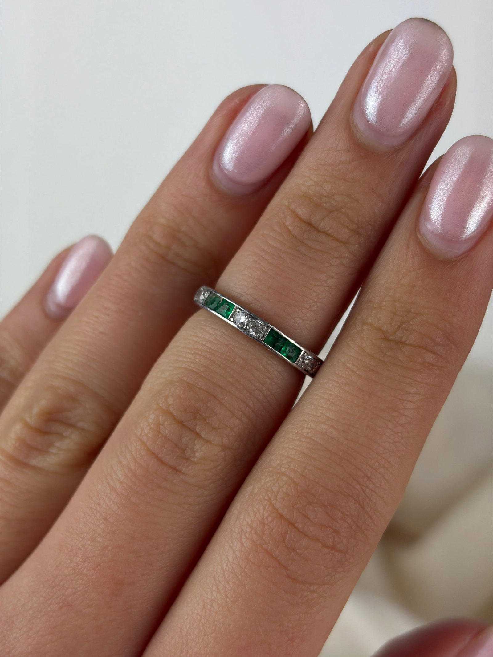 wonderful 18ct white gold emerald and diamond eternity band style ring - 8