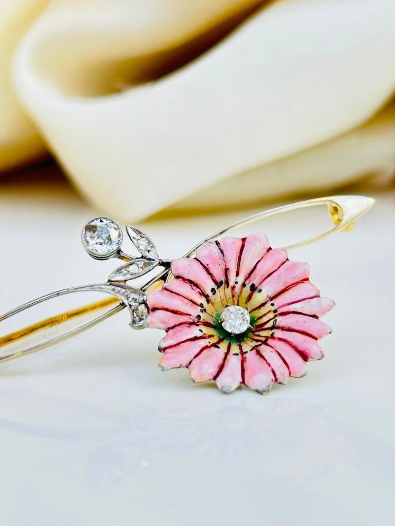 Antique Pink Enamel Flower and Diamond Flower Brooch in Gold: Antique Pink Enamel Flower and Diamond Flower Brooch in Gold precious and pretty enamel flower Measurements: size 47mm x 25mm weight 4g Materials: 