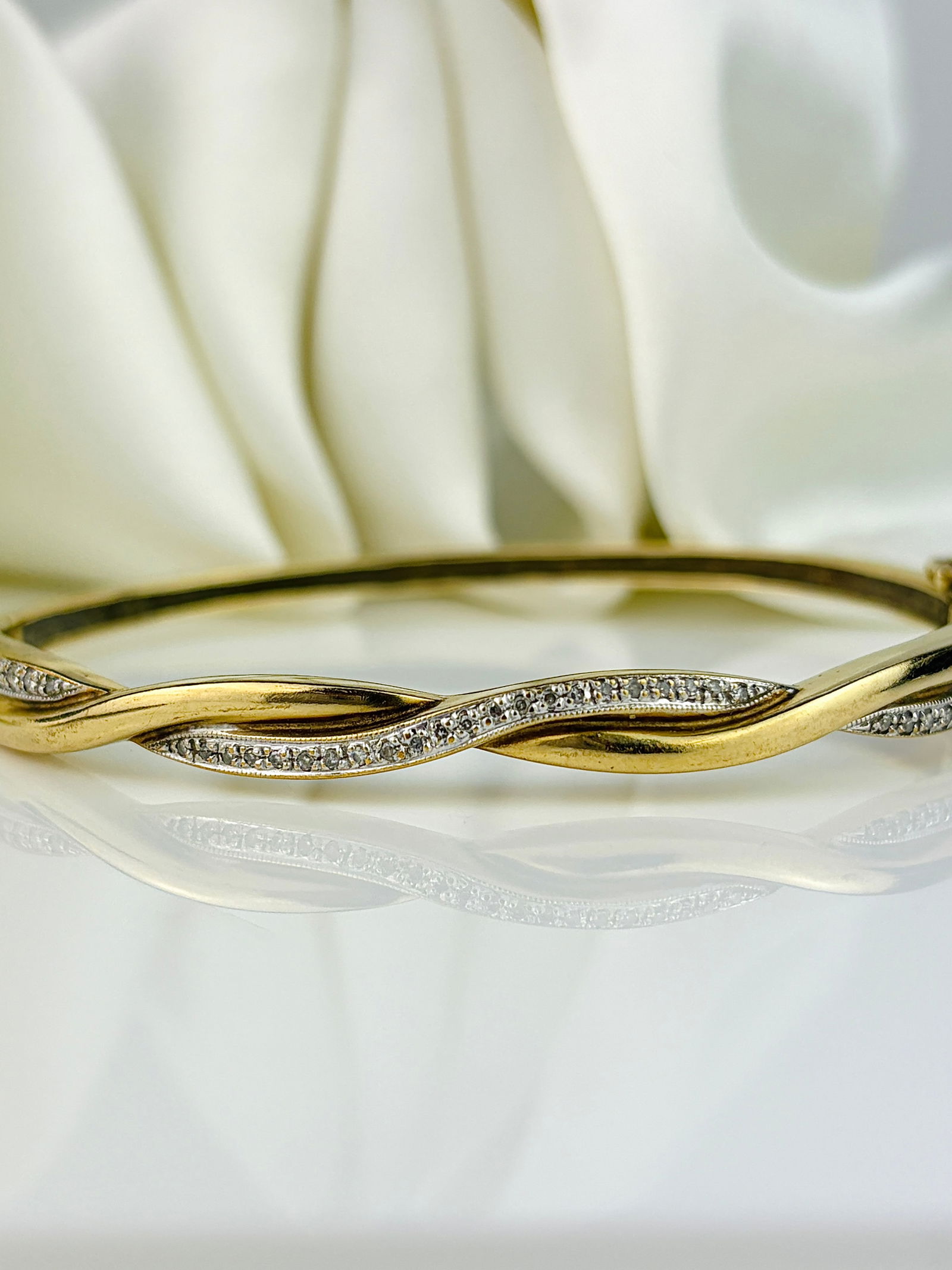 Wonderful Heavy 9ct Gold and Diamond Twisted Bangle Bracelet - 3