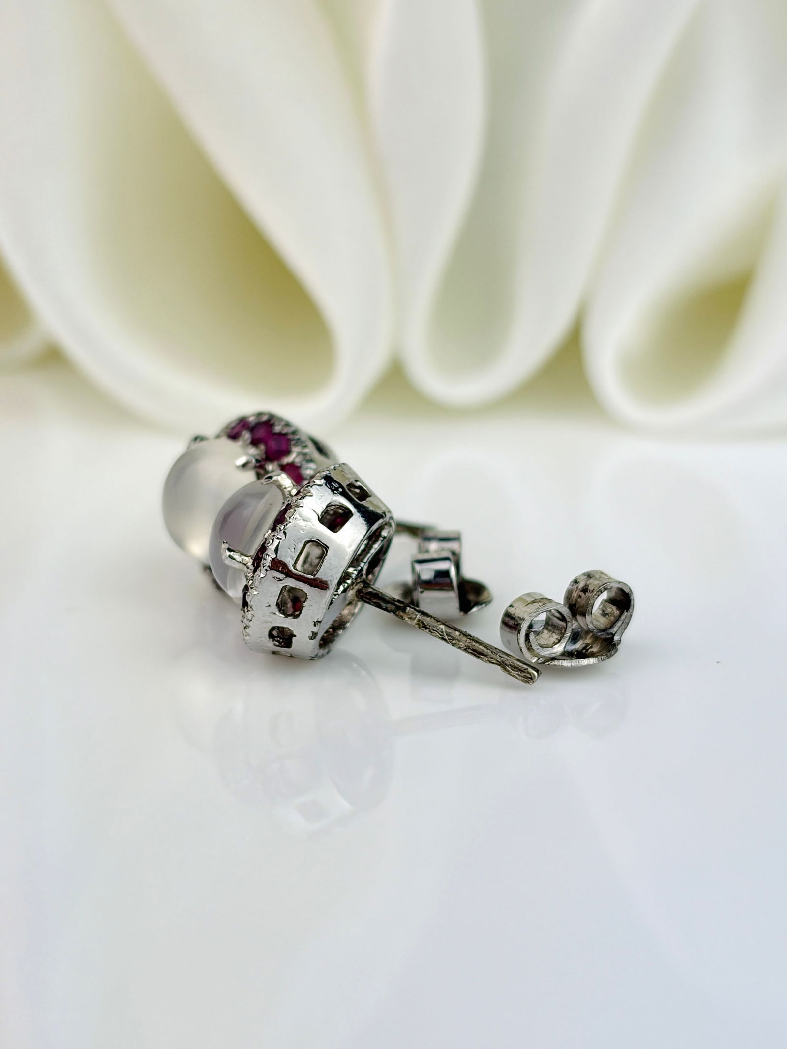 SWEET CABOCHON MOONSTONE AND RUBY CLUSTER STUD EARRINGS - 4