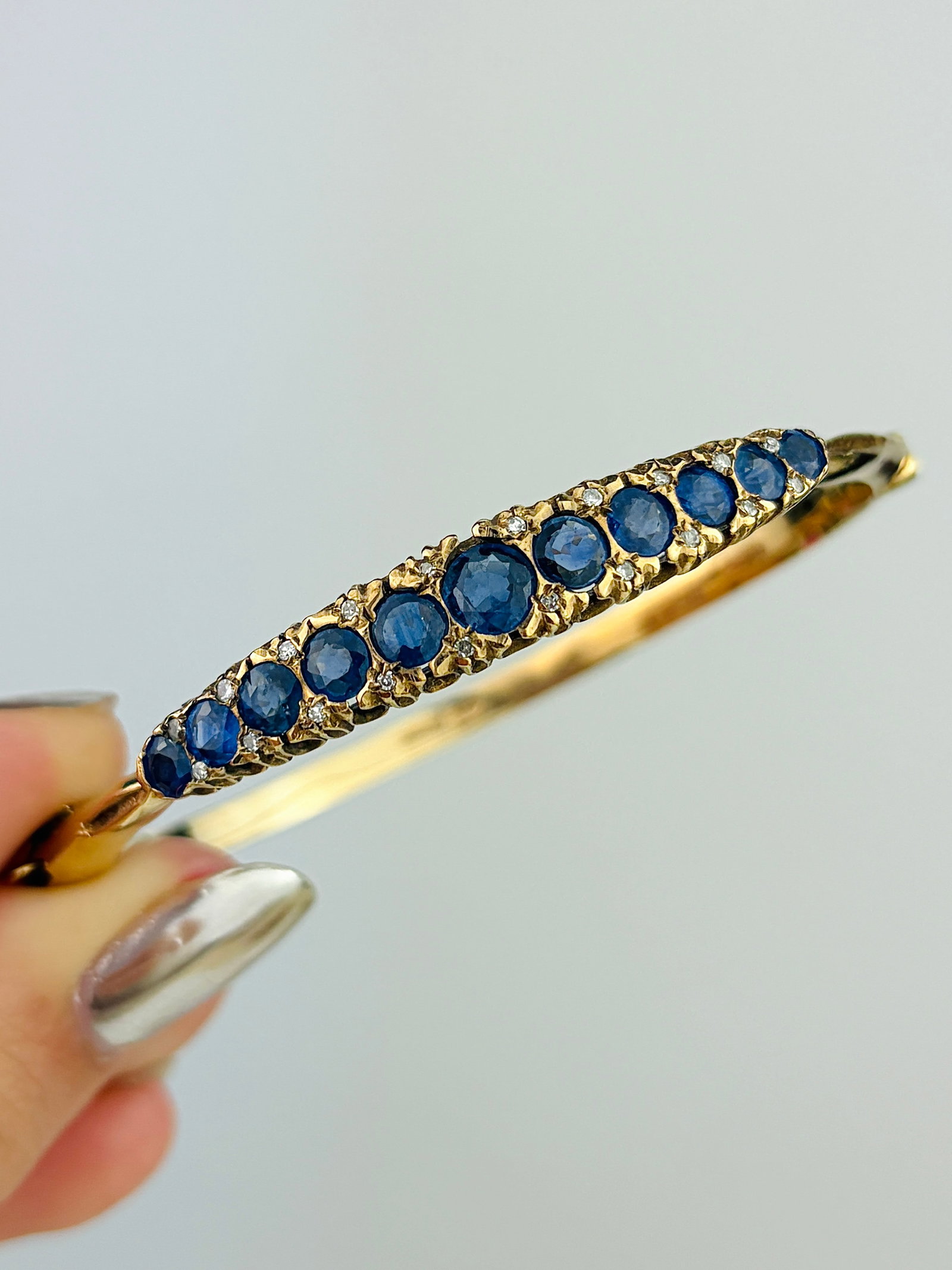 Outstanding Vintage 9ct Gold Sapphire and Diamond Bangle/Bracelet: Outstanding Vintage 9ct Gold Sapphire and Diamond Bangle/Bracelet