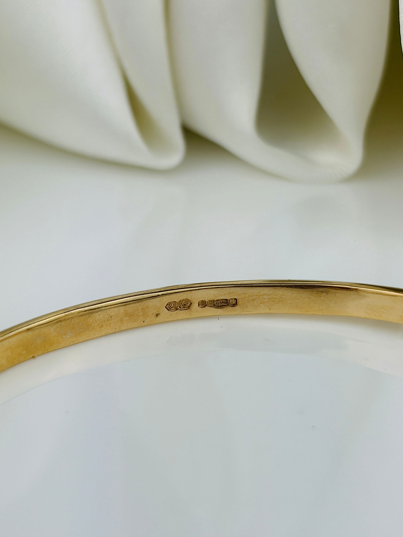 Outstanding Vintage 9ct Gold Sapphire and Diamond Bangle/Bracelet - 5