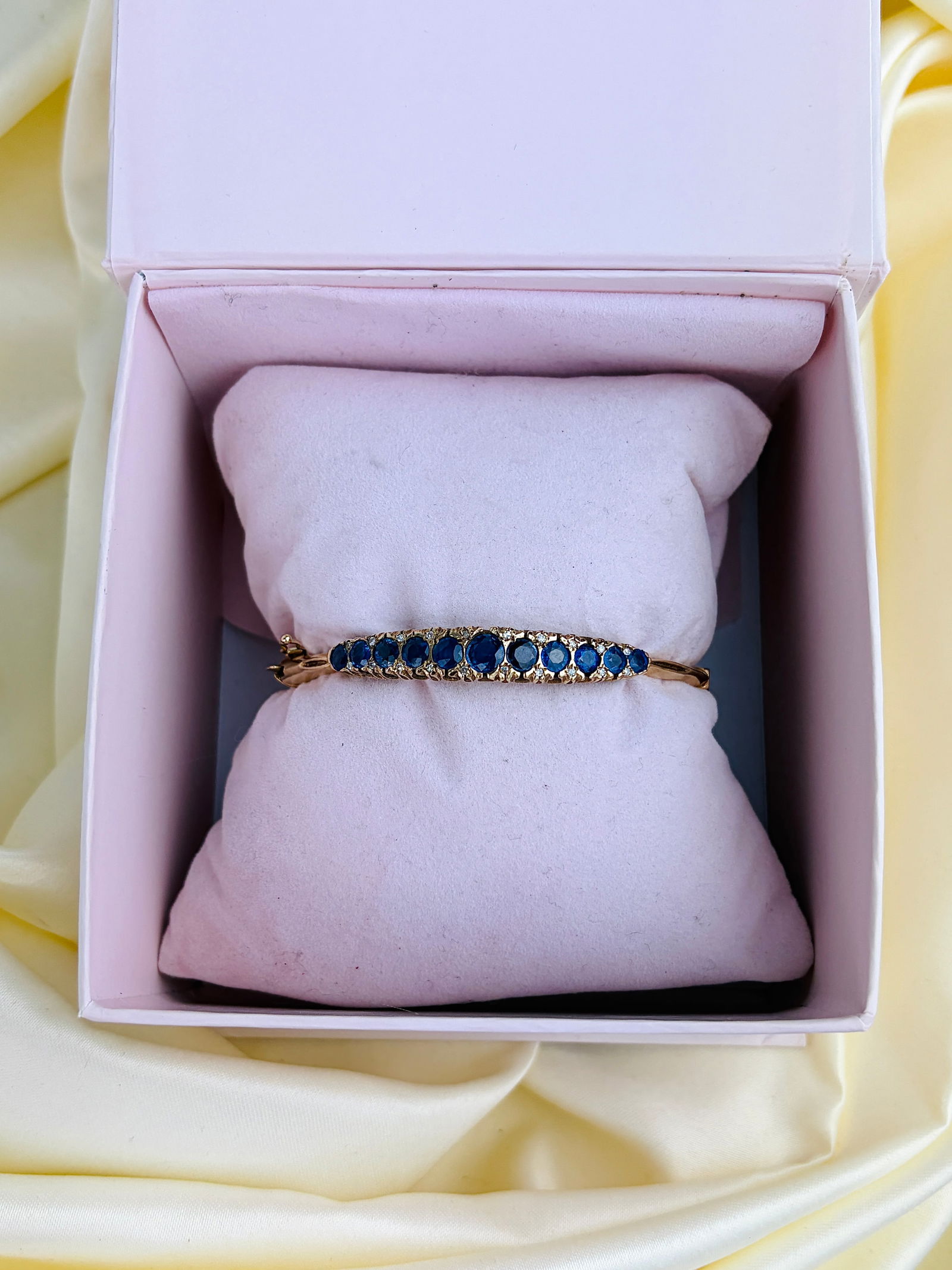 Outstanding Vintage 9ct Gold Sapphire and Diamond Bangle/Bracelet - 8