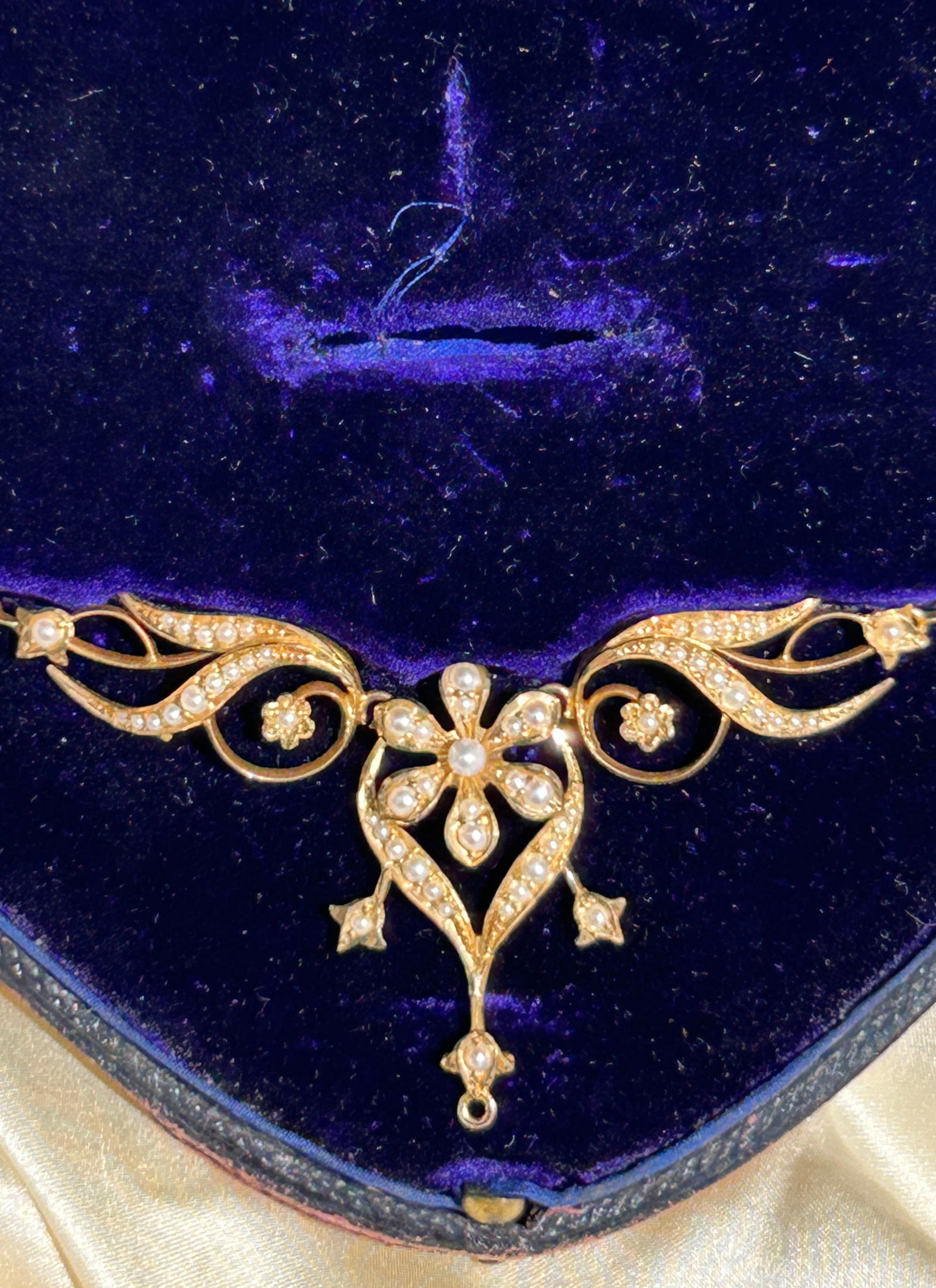 Antique boxed 15ct yellow gold pearl floral necklace - 2