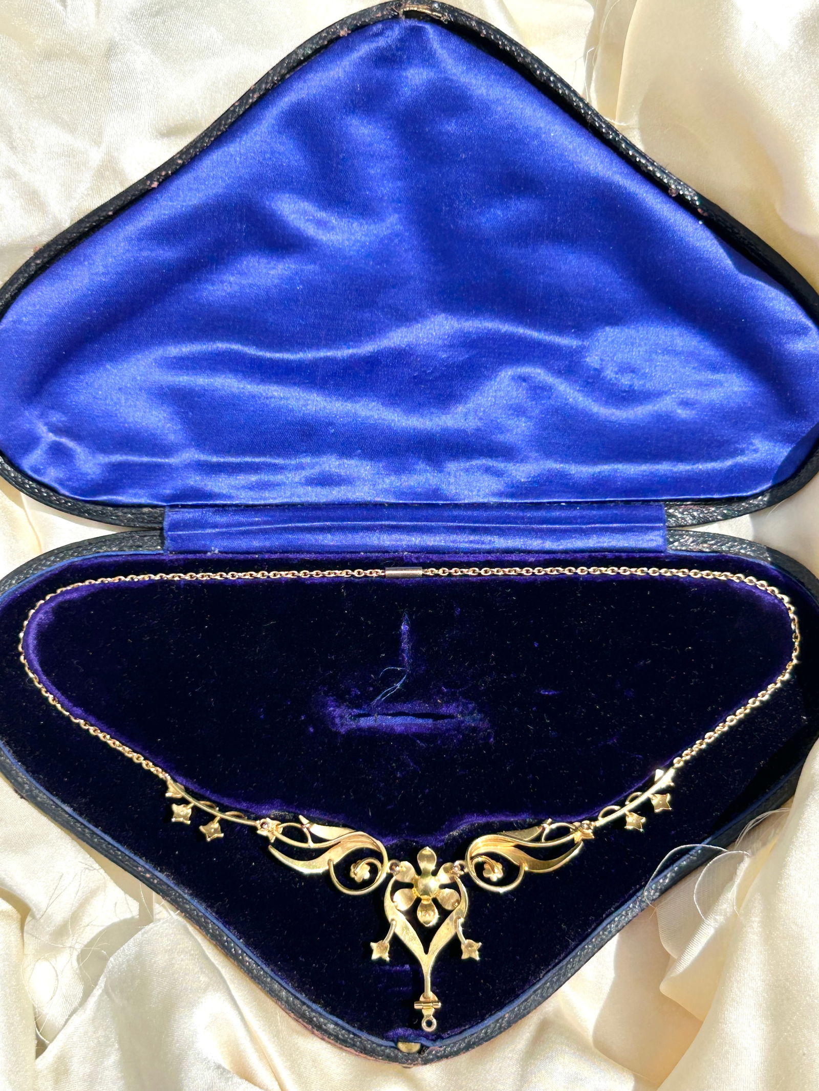 Antique boxed 15ct yellow gold pearl floral necklace - 4