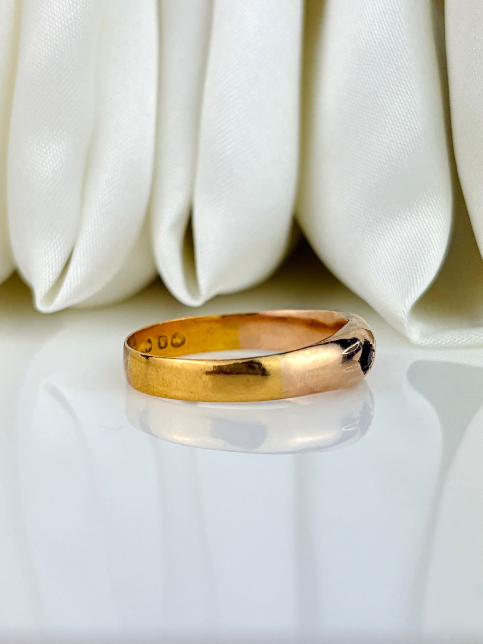 Antique 22ct Gold Opal and Garnet 3 Stone Star Ring - 2