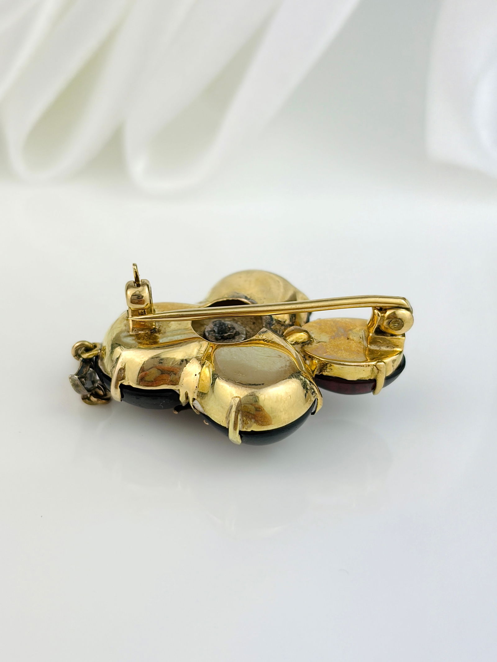 ANTIQUE CABOCHON GARNET BROOCH WITH ROSE CUT DIAMOND BUG AND DROP BROOCH IN GOLD - 7