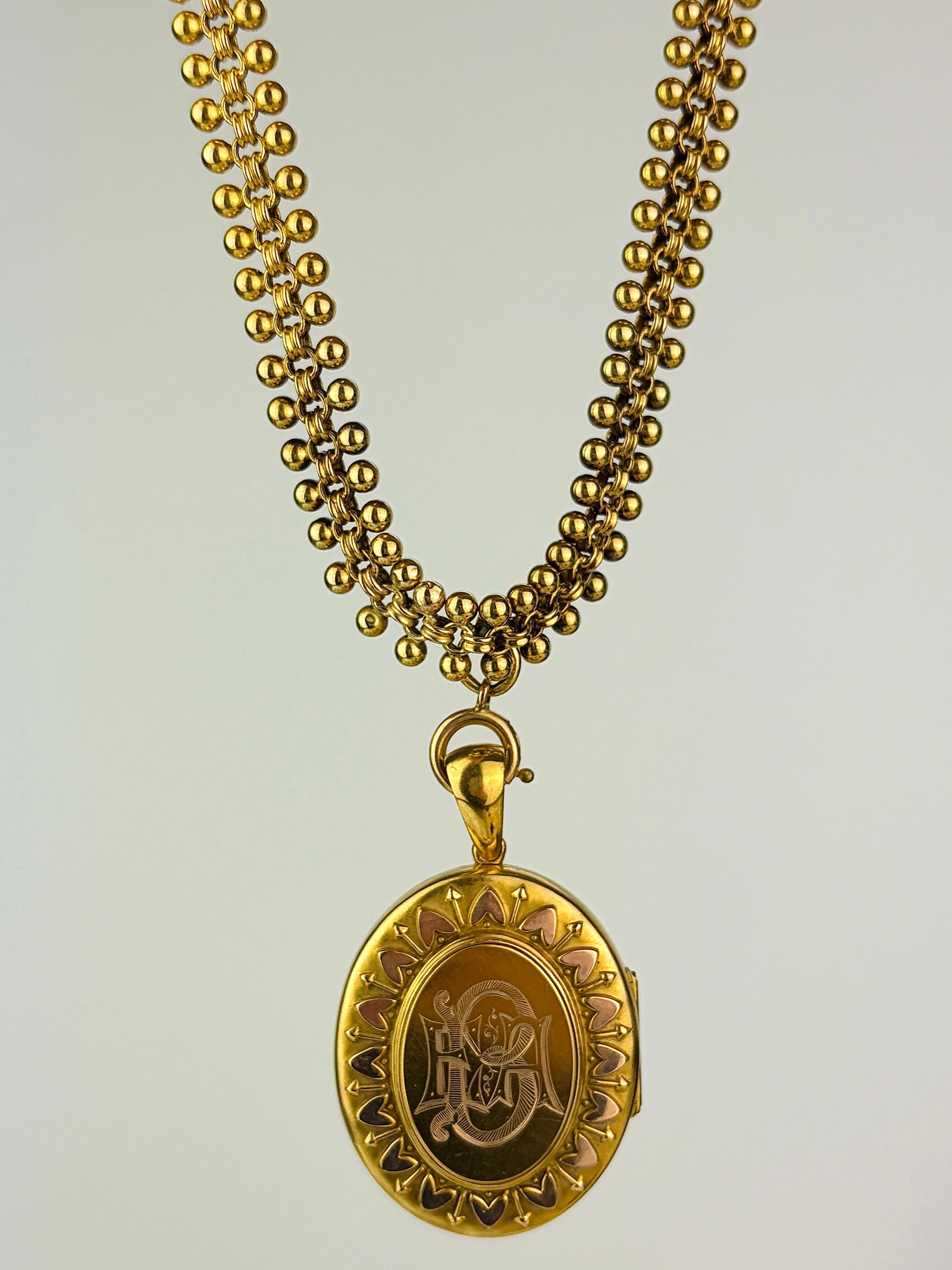 victorian era 18ct yellow gold collar and locket set: victorian era 18ct yellow gold collar and locket set Amazing collar necklace with ball detailing in a butter 18ct yellow gold, holding with a clasp (so can be taken off) a heart detailed large locket
