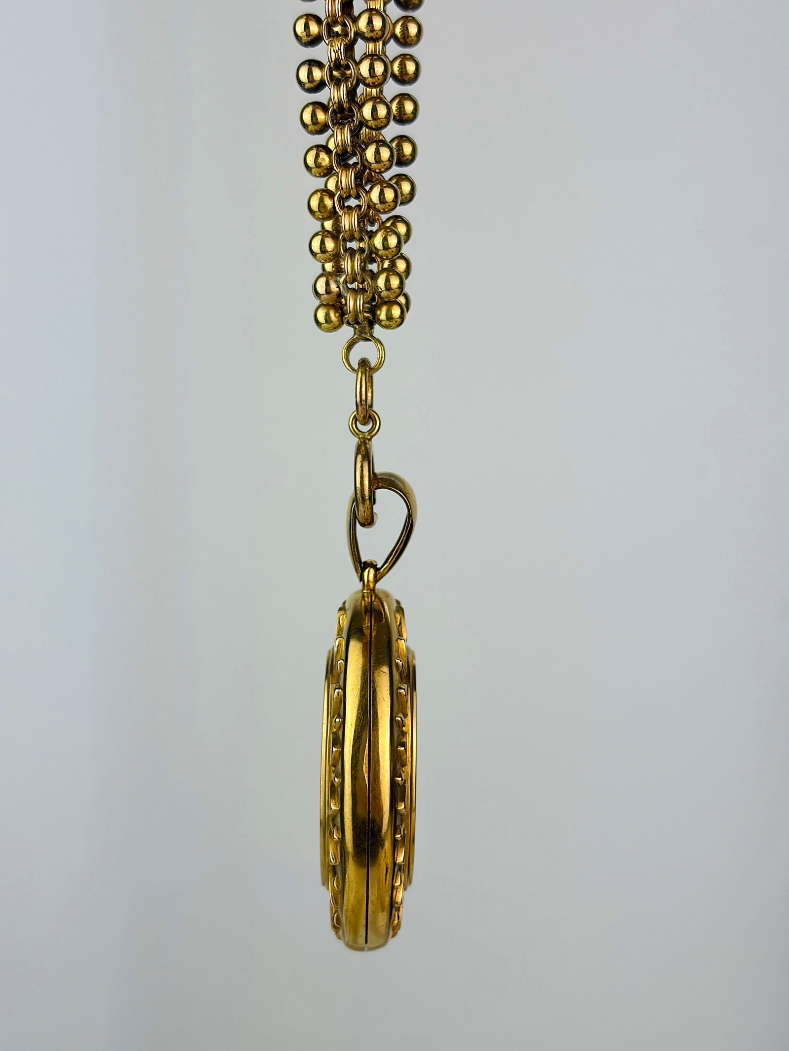 victorian era 18ct yellow gold collar and locket set - 2