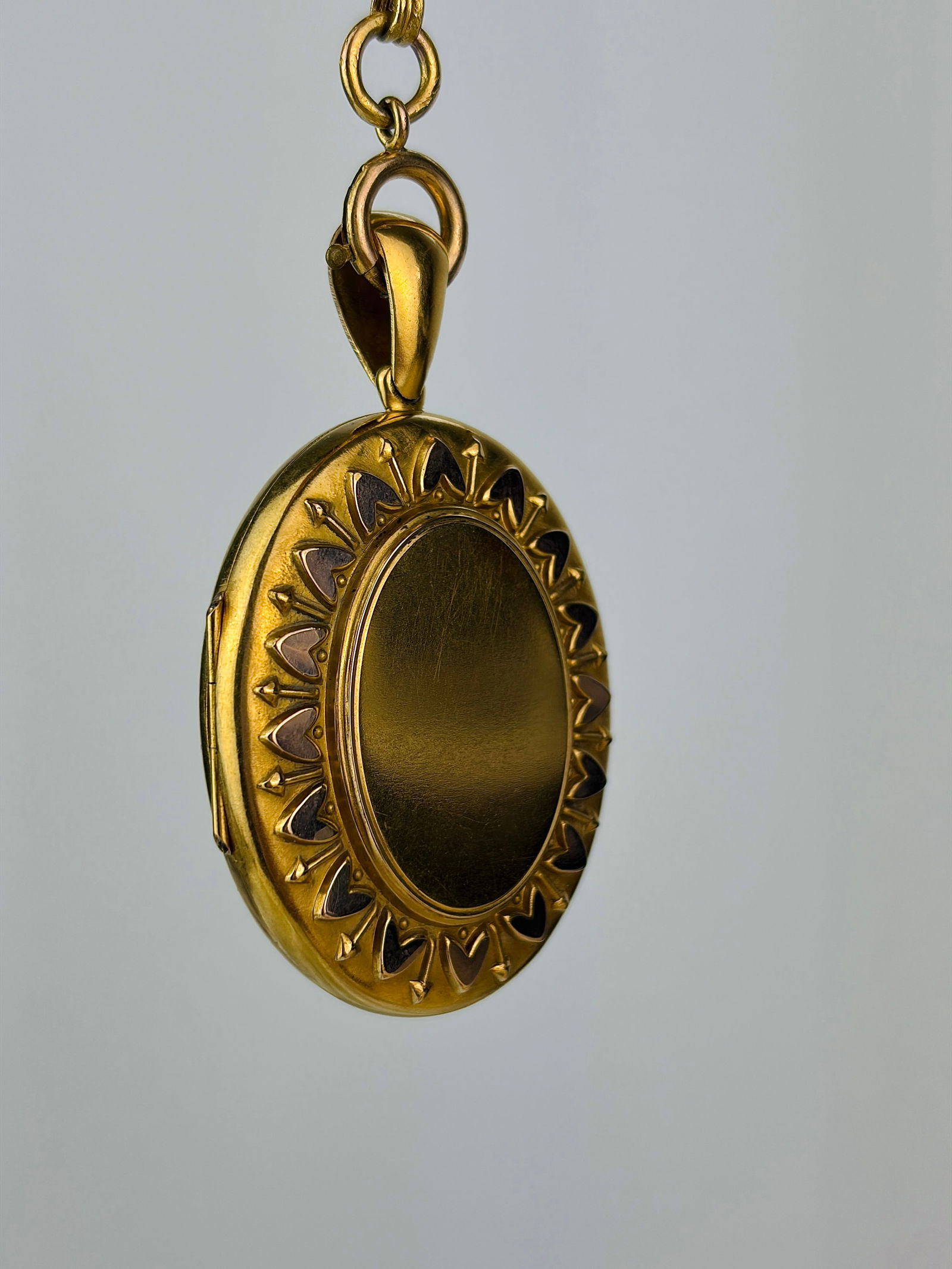 victorian era 18ct yellow gold collar and locket set - 3