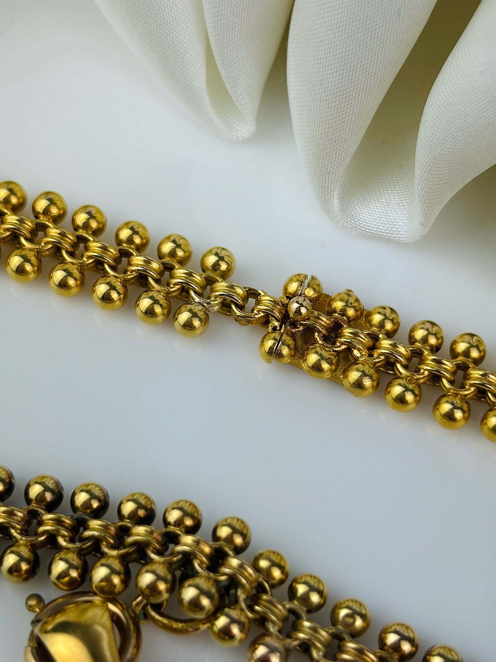 victorian era 18ct yellow gold collar and locket set - 4